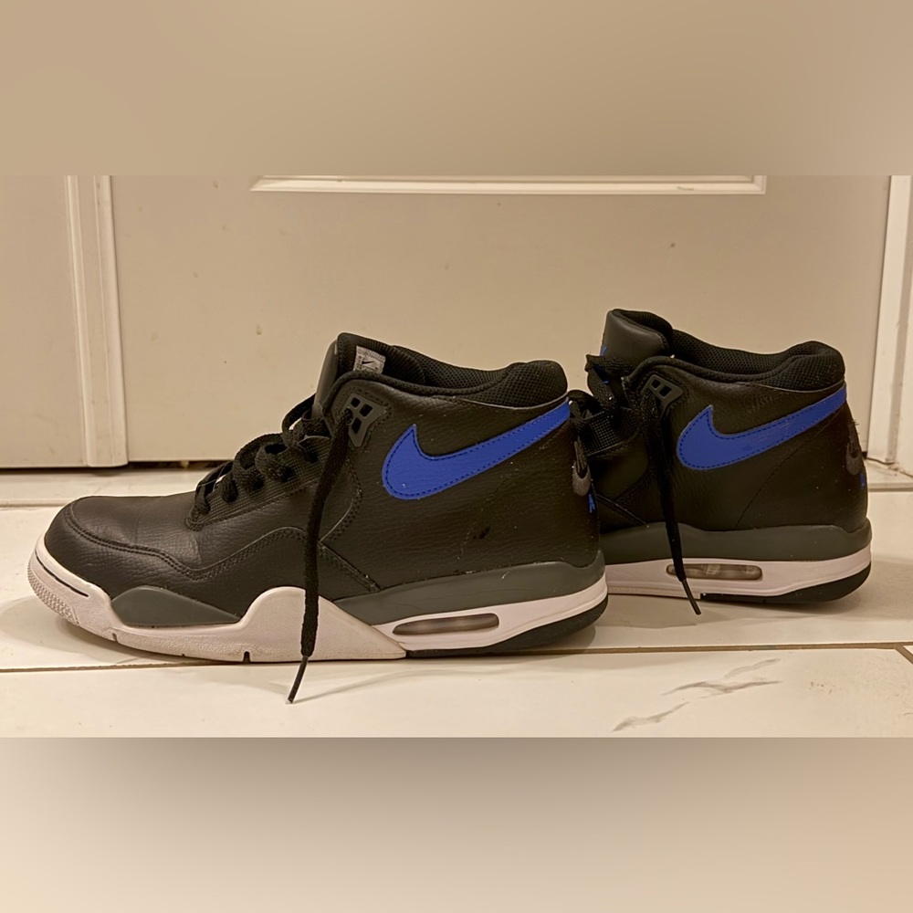 Nike Flight Legacy
Black Hyper Blue

Nike Black Sneakers with Blue Details